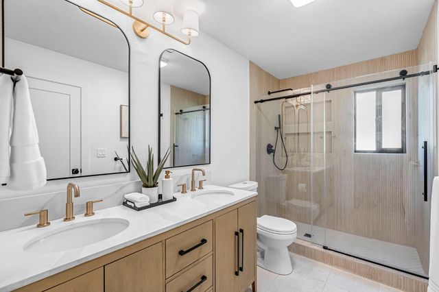 2571 W Magill Avenue, Fresno, CA 93711