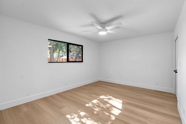 2571 W Magill Avenue, Fresno, CA 93711