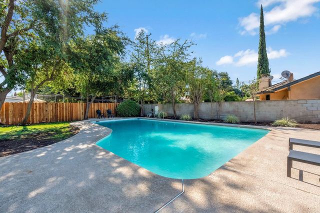 2571 W Magill Avenue, Fresno, CA 93711
