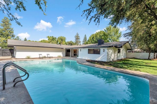 2571 W Magill Avenue, Fresno, CA 93711