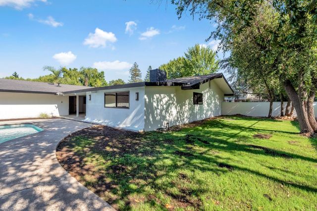 2571 W Magill Avenue, Fresno, CA 93711