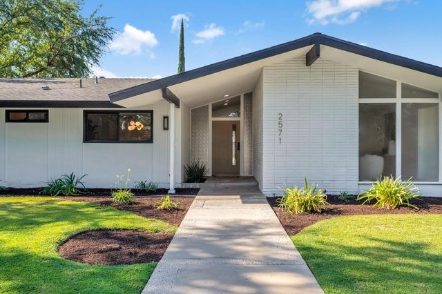 2571 W Magill Avenue, Fresno, CA 93711