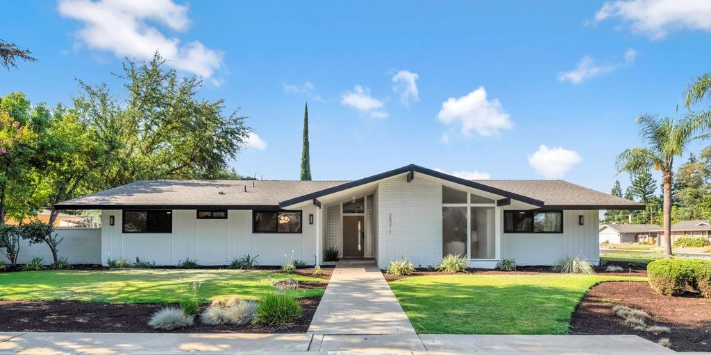 2571 W Magill Avenue, Fresno, CA 93711