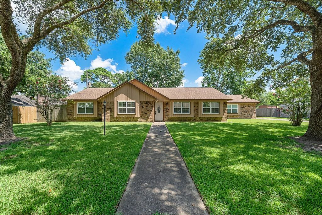 12546 D Bar Drive, Santa Fe, TX 77510