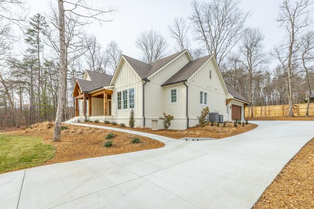 498 Hargis Road, Signal Mountain, TN 37377