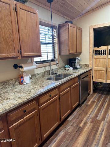 905 Sunrise Boulevard, Sevierville, TN 37862