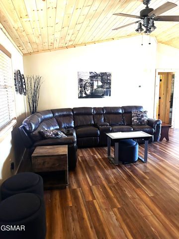 905 Sunrise Boulevard, Sevierville, TN 37862