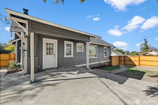 3525 E T Street, Tacoma, WA 98404