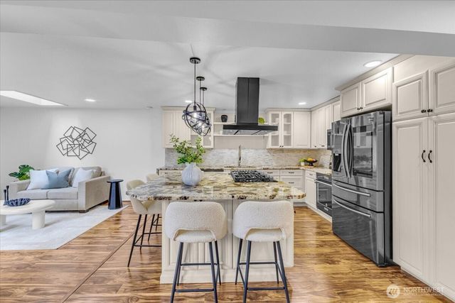 161 142ND Place NE, Bellevue, WA 98007