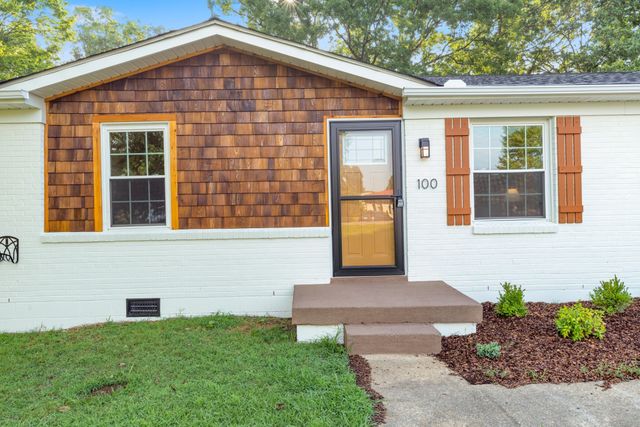 100 Short St, Dickson, TN 37055