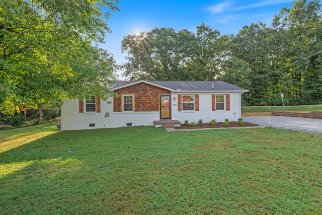 100 Short St, Dickson, TN 37055