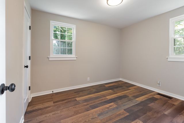 100 Short St, Dickson, TN 37055