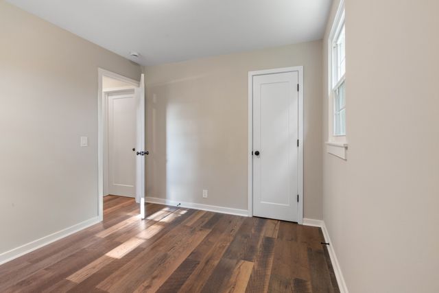 100 Short St, Dickson, TN 37055