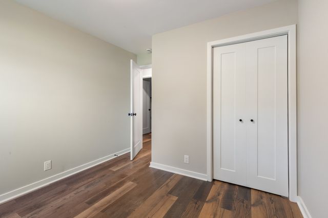 100 Short St, Dickson, TN 37055