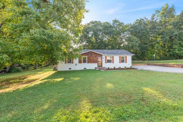 100 Short St, Dickson, TN 37055