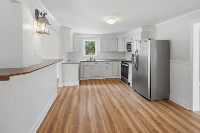 179 Schoolhouse Road, Warren, RI 02885