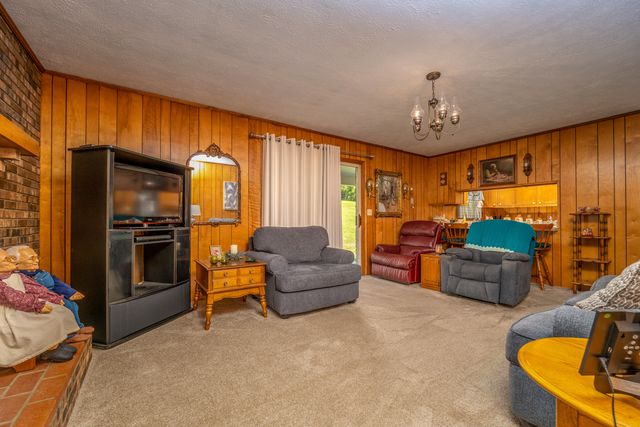 919 Redwine Road, West Liberty, KY 41472