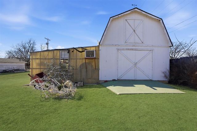 103 E Dogwood Street, Hobart, OK 73651