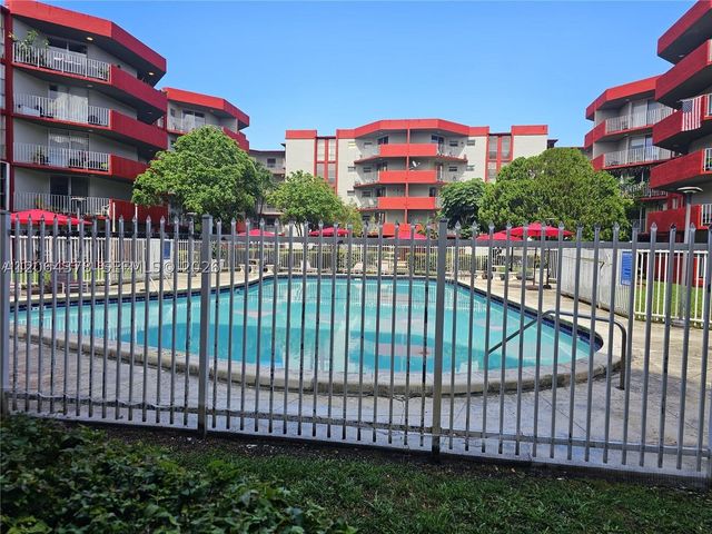 1750 W 46th St 331, Hialeah, FL 33012