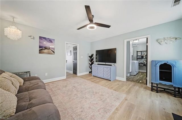 1094 Valencia CT, Virginia Beach, VA 23454