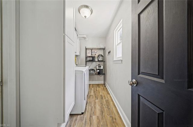 1094 Valencia CT, Virginia Beach, VA 23454