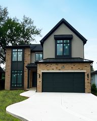 286 N Indiana Avenue, Elmhurst, IL 60126