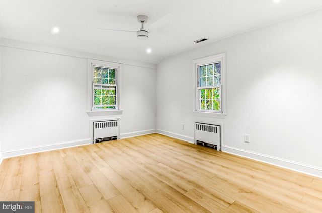 215 N VINEYARD BLVD, Collingswood, NJ 08108