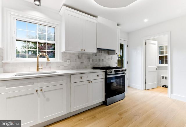 215 N VINEYARD BLVD, Collingswood, NJ 08108