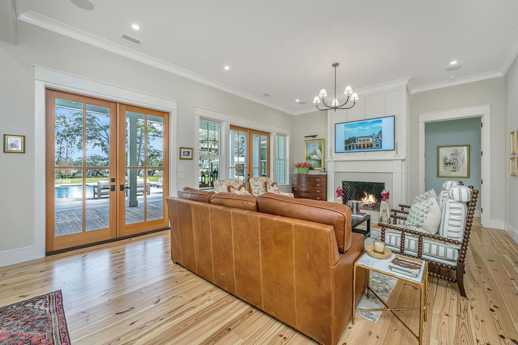 Image 7 of property listing at 5315 Frisco Lane, Johns Island, SC 29455