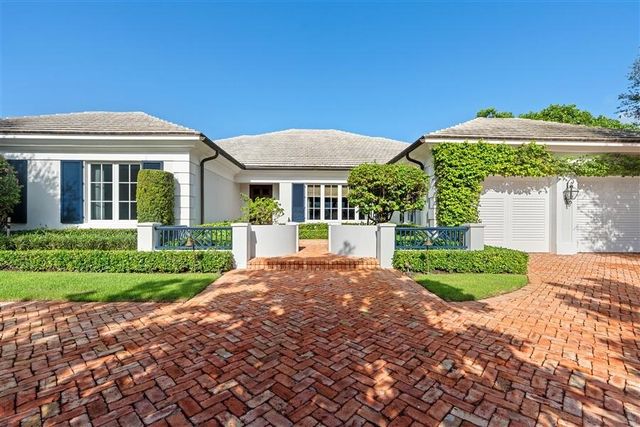11 Country Road E, Village of Golf, Boynton Beach, FL 33436