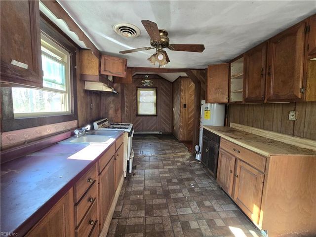 1831 Land Of Promise RD, Chesapeake, VA 23322