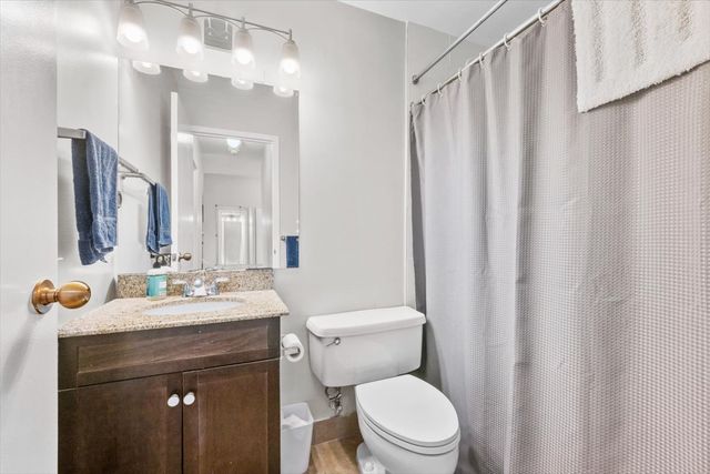 211 E Ohio Street 2004, Chicago, IL 60611