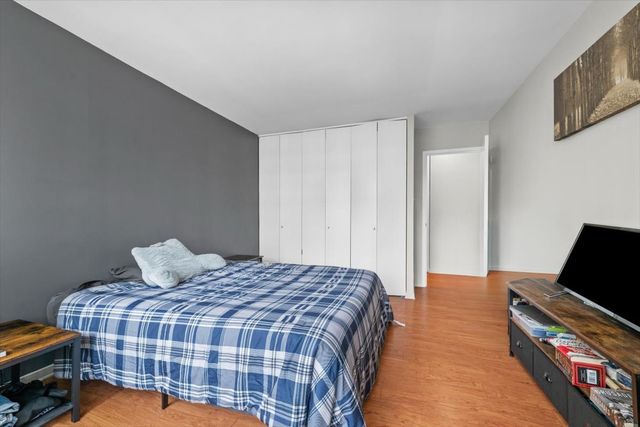 211 E Ohio Street 2004, Chicago, IL 60611