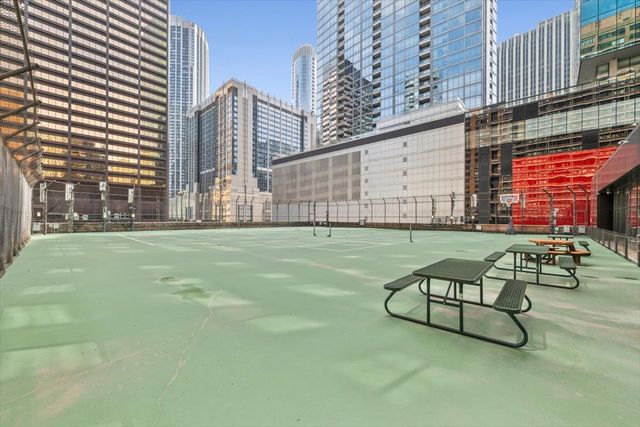 211 E Ohio Street 2004, Chicago, IL 60611