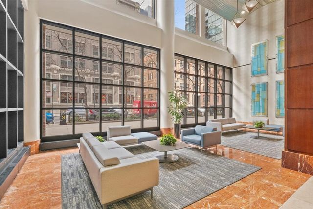 211 E Ohio Street 2004, Chicago, IL 60611