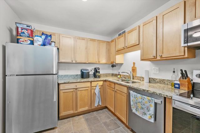 211 E Ohio Street 2004, Chicago, IL 60611