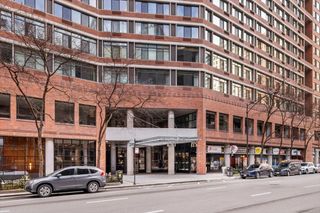 211 E Ohio Street 2004, Chicago, IL 60611