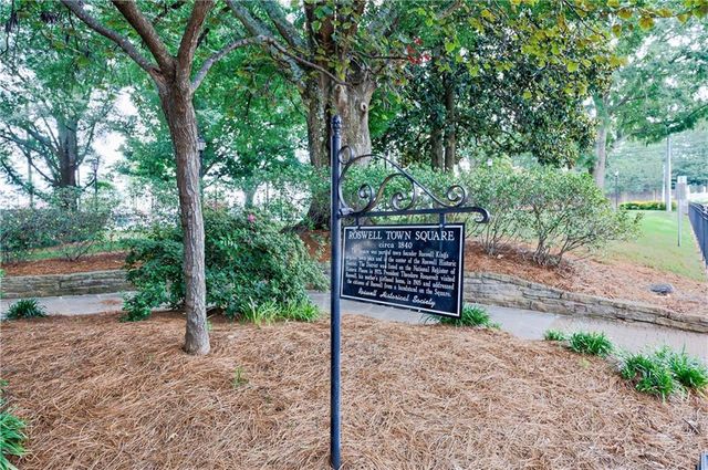 110 Courtyard Terrace, Roswell, GA 30075