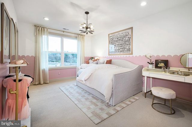 303 GRAYSON CT, Royersford, PA 19468