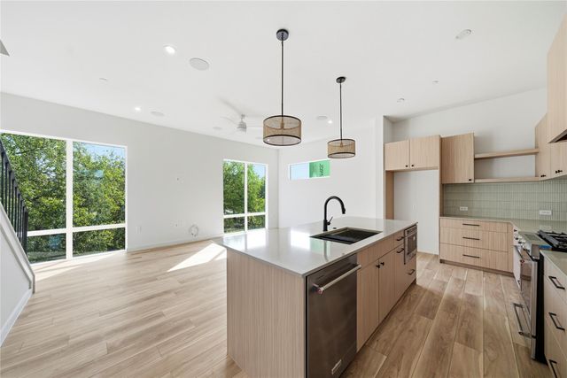 10813 Hermosillo DR 1005, Austin, TX 78758