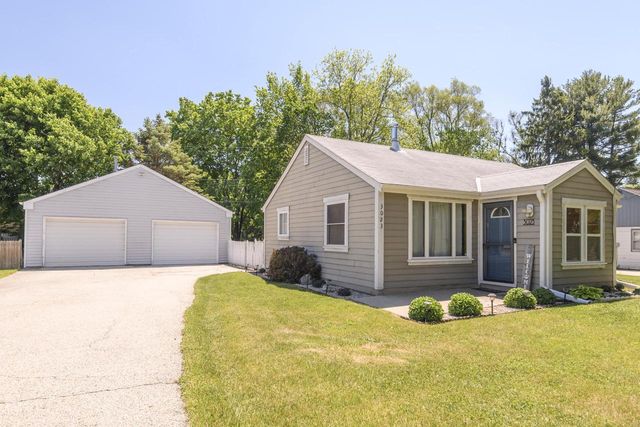 3023 North STREET, East Troy, WI 53120
