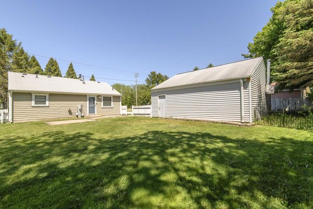 3023 North STREET, East Troy, WI 53120