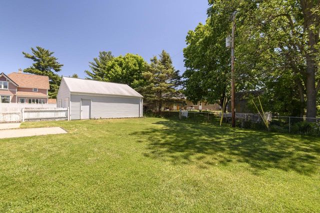 3023 North STREET, East Troy, WI 53120