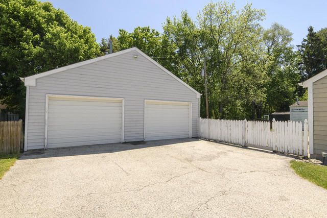 3023 North STREET, East Troy, WI 53120