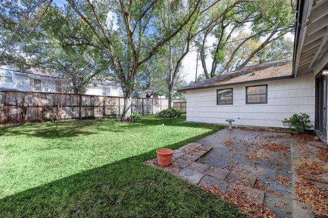 5530 Lincrest Lane, Houston, TX 77056