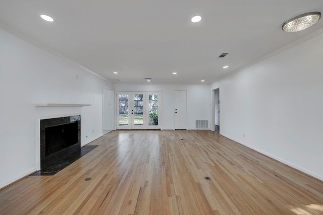 5530 Lincrest Lane, Houston, TX 77056