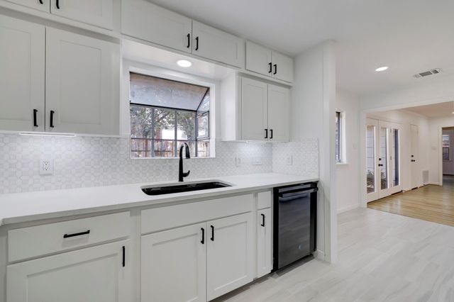 5530 Lincrest Lane, Houston, TX 77056