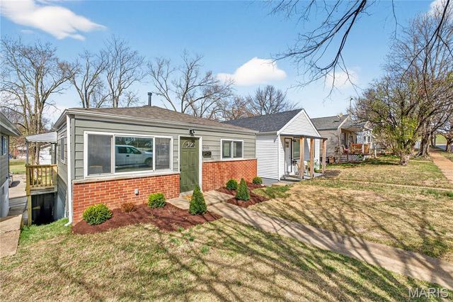 2121 Esther Avenue, St Louis, MO 63139