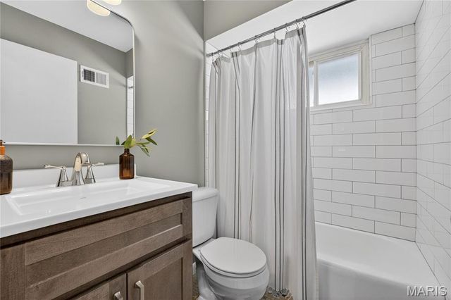 2121 Esther Avenue, St Louis, MO 63139