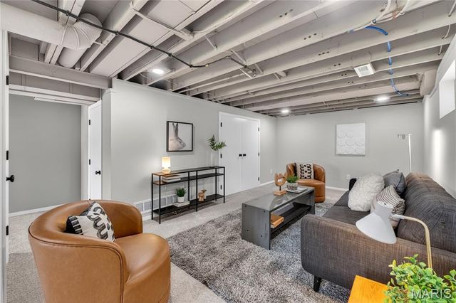 2121 Esther Avenue, St Louis, MO 63139